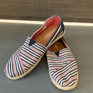 Tom’s red white and blue canvas casual shoe